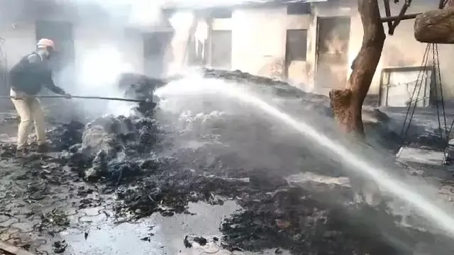 ओडिशा के Barbil में कपड़ा व्यापारी का घर आग में जलकर खाक ओडिशा के Barbil में कपड़ा व्यापारी का घर आग में जलकर खाक