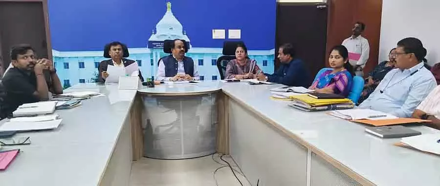 Digital जनगणना की तैयारी: जिला कलेक्टर की अगुवाई में रिव्यू मीटिंग Digital जनगणना की तैयारी: जिला कलेक्टर की अगुवाई में रिव्यू मीटिंग