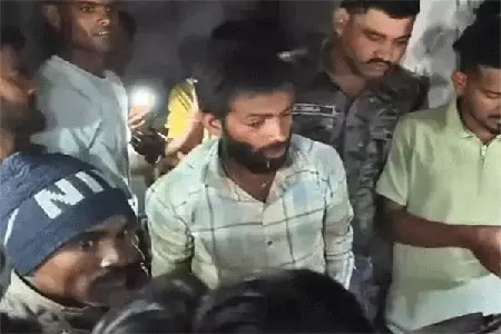 बच्चा चोरी की अफवाह में भीड़ का निशाना बन रहे निर्दोष, पांच दिन में 12 से ज्यादा घटनाएं बच्चा चोरी की अफवाह में भीड़ का निशाना बन रहे निर्दोष, पांच दिन में 12 से ज्यादा घटनाएं