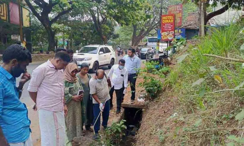 Kerala: मच्छरों का बहुत ज़्यादा प्रकोप, नालियों में स्प्रे किया गया Kerala: मच्छरों का बहुत ज़्यादा प्रकोप, नालियों में स्प्रे किया गया