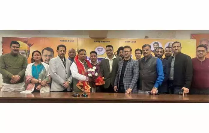 JAMMU: प्रोफेशनल सेल के प्रतिनिधिमंडल ने सत शर्मा से मुलाकात की JAMMU: प्रोफेशनल सेल के प्रतिनिधिमंडल ने सत शर्मा से मुलाकात की