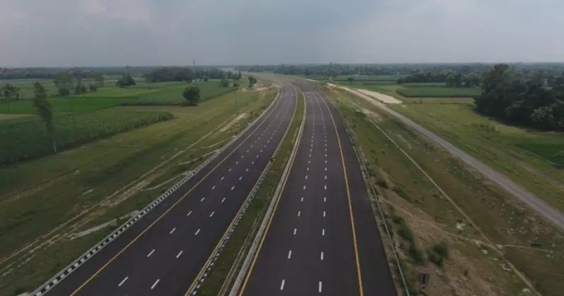 Lucknow: यमुना एक्सप्रेस-वे क्षेत्र में औद्योगिक शहरों की तैयारी Lucknow: यमुना एक्सप्रेस-वे क्षेत्र में औद्योगिक शहरों की तैयारी