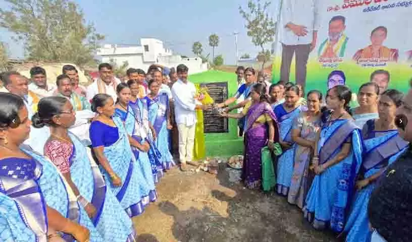 Nakirekal गांवों में नए महिला संघ भवन का उद्घाटन Nakirekal गांवों में नए महिला संघ भवन का उद्घाटन