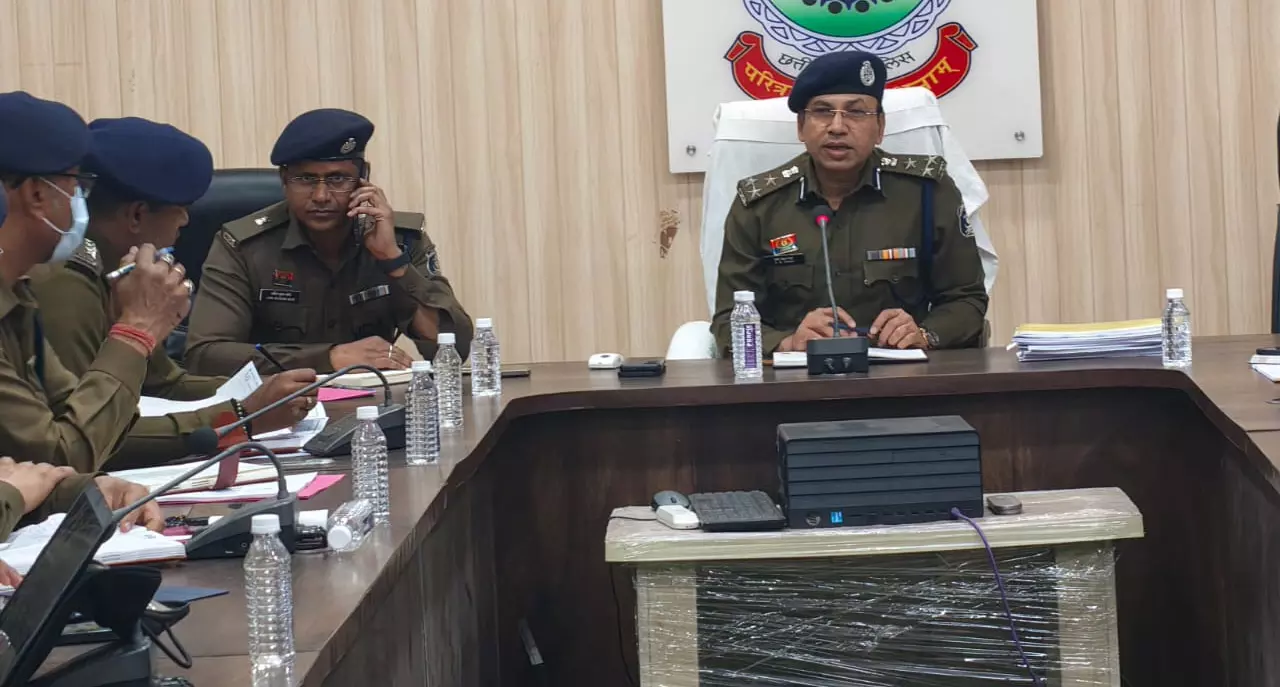 अवैध गतिविधियों पर जीरो टॉलरेंस की नीति पर काम करें थाना प्रभारी : एसएसपी शशि मोहन सिंह अवैध गतिविधियों पर जीरो टॉलरेंस की नीति पर काम करें थाना प्रभारी : एसएसपी शशि मोहन सिंह