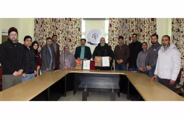 IUST ने जीपीसी बडगाम के साथ समझौता ज्ञापन पर हस्ताक्षर किए IUST ने जीपीसी बडगाम के साथ समझौता ज्ञापन पर हस्ताक्षर किए