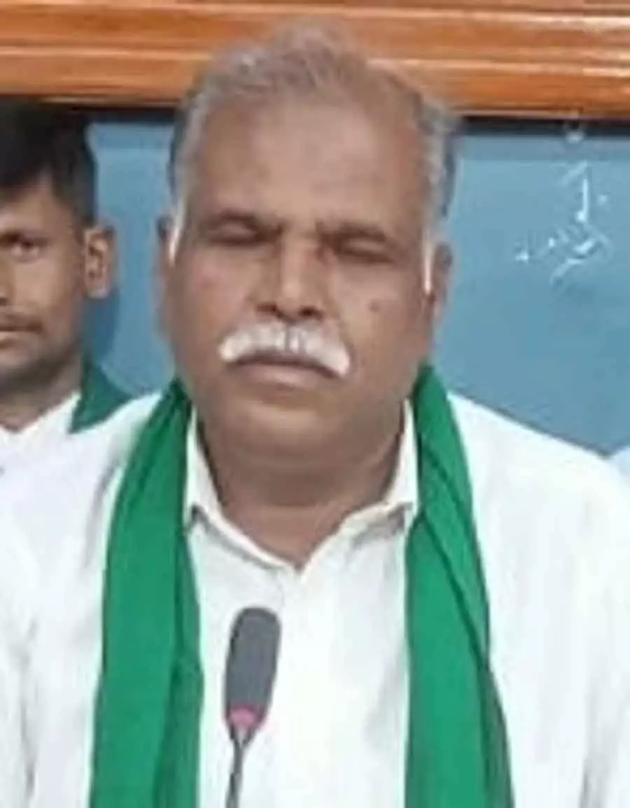 ट्रंप के सामने हाथ जोड़कर खड़े होने की कोई ज़रूरत नहीं है: Shivalingappa Bopalpur ट्रंप के सामने हाथ जोड़कर खड़े होने की कोई ज़रूरत नहीं है: Shivalingappa Bopalpur