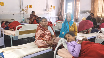 Bareilly: बदलते मौसम से बुखार-जुकाम के मरीज बढ़े Bareilly: बदलते मौसम से बुखार-जुकाम के मरीज बढ़े
