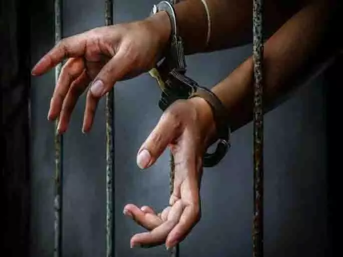 बंदूक की नोक पर फिरौती वसूलने के आरोप में Tipu Pathan gang के खिलाफ मामला दर्ज बंदूक की नोक पर फिरौती वसूलने के आरोप में Tipu Pathan gang के खिलाफ मामला दर्ज