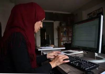 पाकिस्तान-ईरान में फंसे अफगान पत्रकारों के हालात बिगड़े, वीजा में तेजी की मांग की पाकिस्तान-ईरान में फंसे अफगान पत्रकारों के हालात बिगड़े, वीजा में तेजी की मांग की