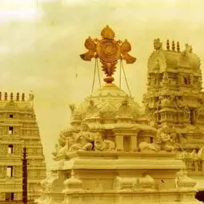 यदाद्री लक्ष्मीनरसिंह Temple में ब्रह्मोत्सव पर ध्वजारोहण यदाद्री लक्ष्मीनरसिंह Temple में ब्रह्मोत्सव पर ध्वजारोहण