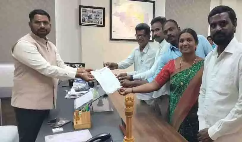 Collector से ईरन्ना गुट्टा क्रशर की परमिशन कैंसिल करने की रिक्वेस्ट Collector से ईरन्ना गुट्टा क्रशर की परमिशन कैंसिल करने की रिक्वेस्ट