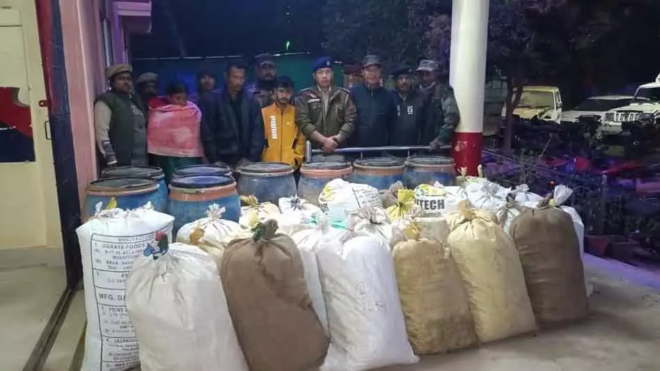 Tripura में पुलिस ने रेड में 138 किलो गांजा ज़ब्त किया, 6 गिरफ्तार Tripura में पुलिस ने रेड में 138 किलो गांजा ज़ब्त किया, 6 गिरफ्तार