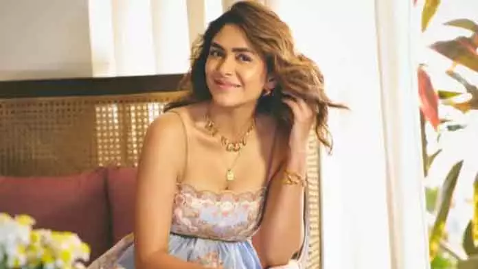 Mrunal Thakur ने अपने पुराने रिलेशनशिप में इनसिक्योरिटीज़ को बताया कारण Mrunal Thakur ने अपने पुराने रिलेशनशिप में इनसिक्योरिटीज़ को बताया कारण
