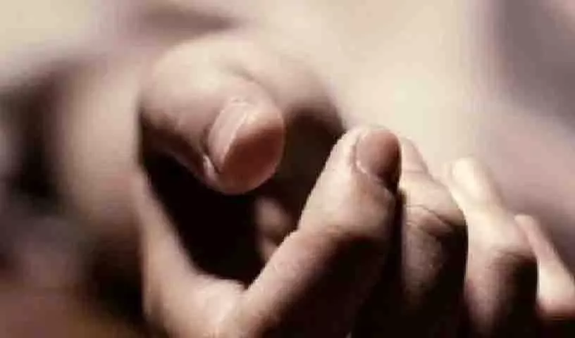 कॉलेज में suicide की कोशिश के बाद युवती को अस्पताल में भर्ती कराया गया कॉलेज में suicide की कोशिश के बाद युवती को अस्पताल में भर्ती कराया गया