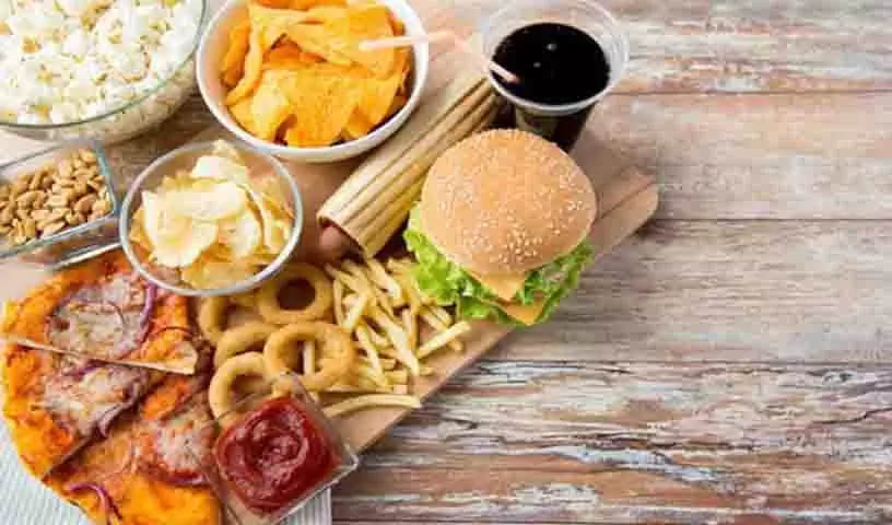 अगर आप हेल्दी रहना चाहते हैं तो आपको ये Junk Food नहीं खाने चाहिए अगर आप हेल्दी रहना चाहते हैं तो आपको ये Junk Food नहीं खाने चाहिए