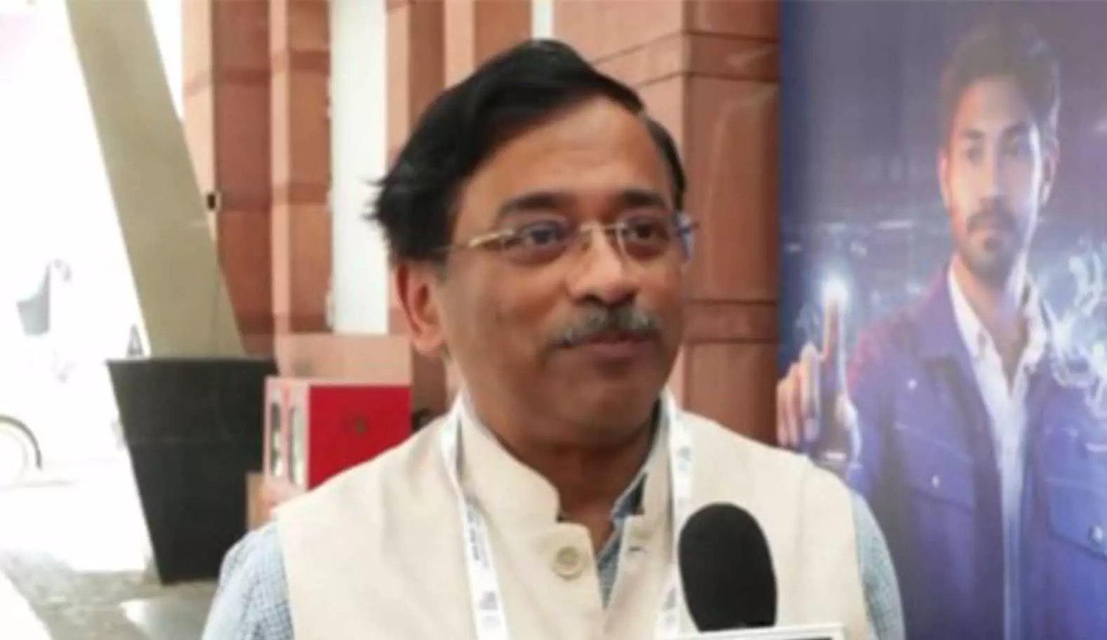 अपने खुद के मॉडल बनाने का अवसर: AI समिट 2026 में IIT जम्मू के निदेशक का बयान अपने खुद के मॉडल बनाने का अवसर: AI समिट 2026 में IIT जम्मू के निदेशक का बयान