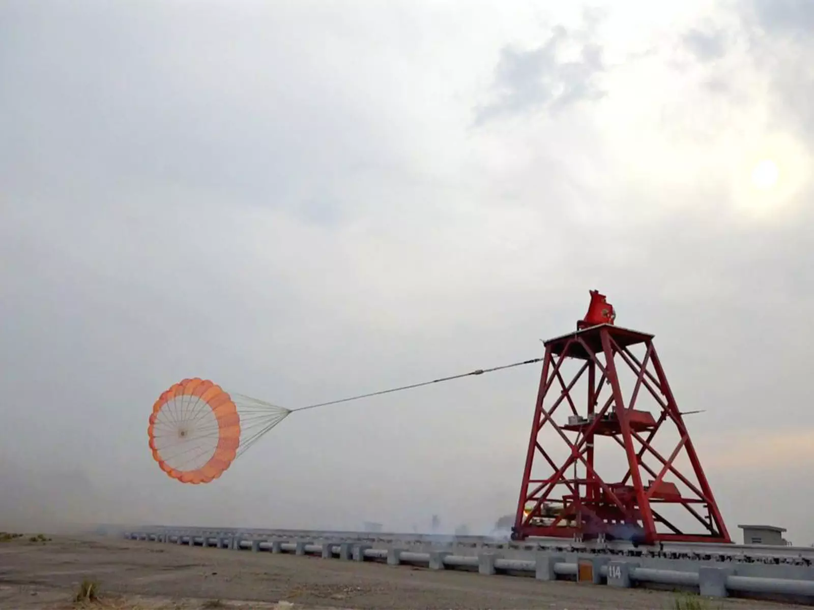 DRDO ने गगनयान ड्रोग पैराशूट के लिए सफल योग्यता परीक्षण आयोजित किया DRDO ने गगनयान ड्रोग पैराशूट के लिए सफल योग्यता परीक्षण आयोजित किया
