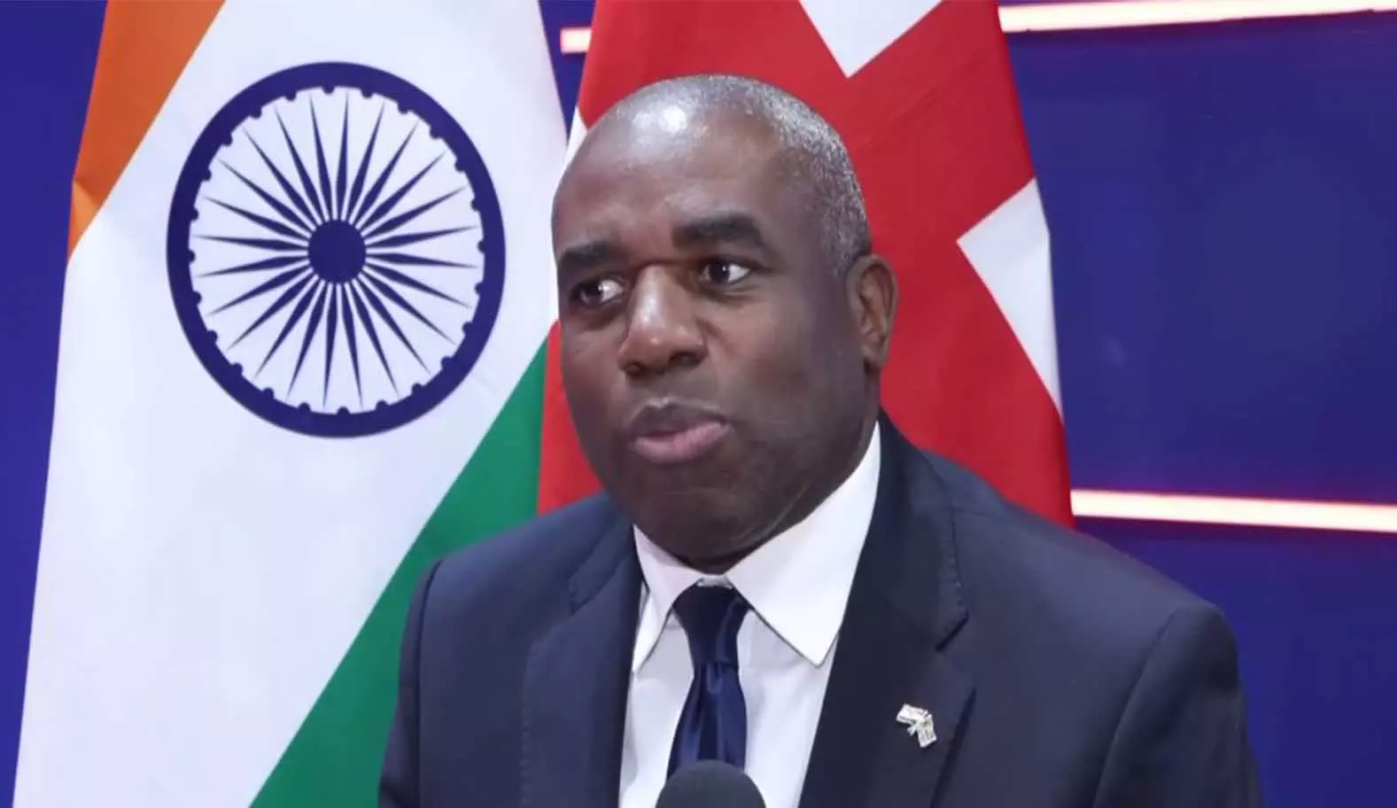 ब्रिटेन के उप प्रधानमंत्री डेविड लैमी ने AI शिखर सम्मेलन 2026 में यह बात कही ब्रिटेन के उप प्रधानमंत्री डेविड लैमी ने AI शिखर सम्मेलन 2026 में यह बात कही