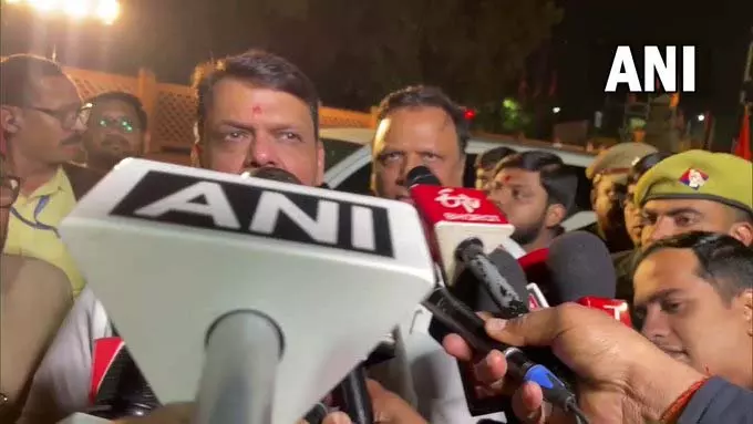 CM Fadnavis ने आगरा में छत्रपति शिवाजी महाराज की 369वीं जयंती पर दी श्रद्धांजलि CM Fadnavis ने आगरा में छत्रपति शिवाजी महाराज की 369वीं जयंती पर दी श्रद्धांजलि