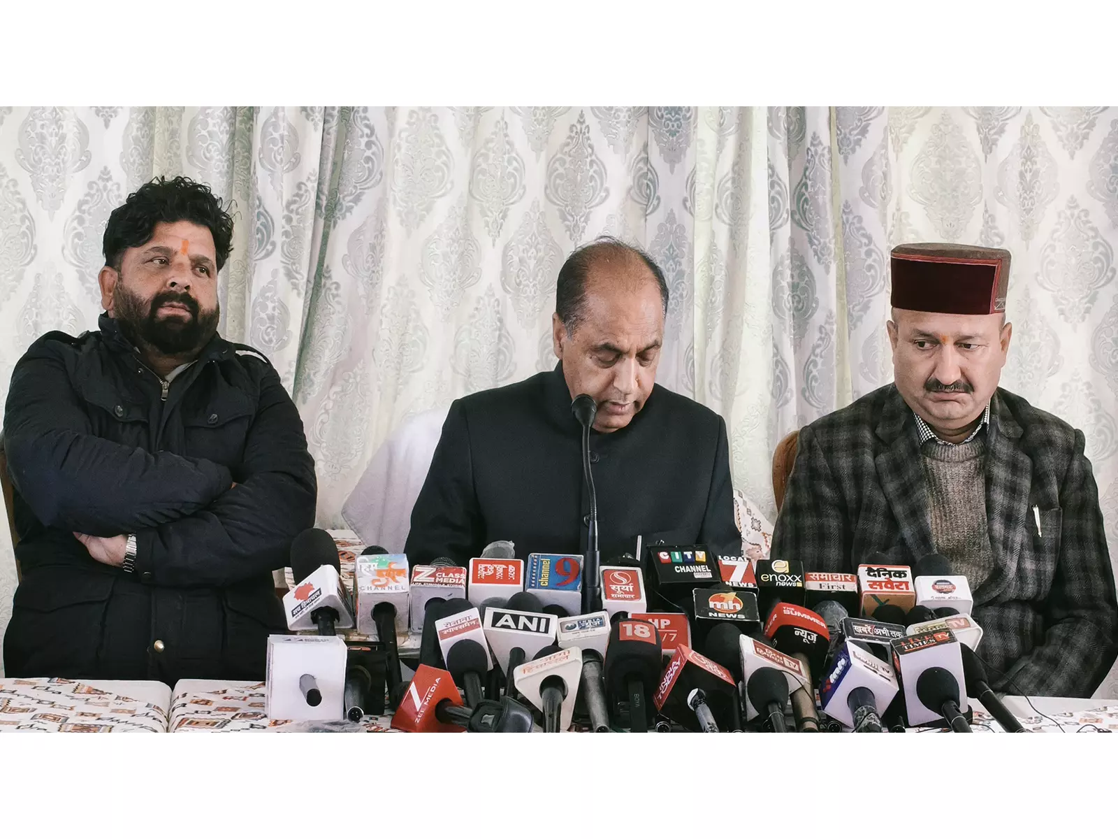 Jai Ram Thakur ने सुखु सरकार पर गलत आंकड़े पेश करने का आरोप लगाया Jai Ram Thakur ने सुखु सरकार पर गलत आंकड़े पेश करने का आरोप लगाया