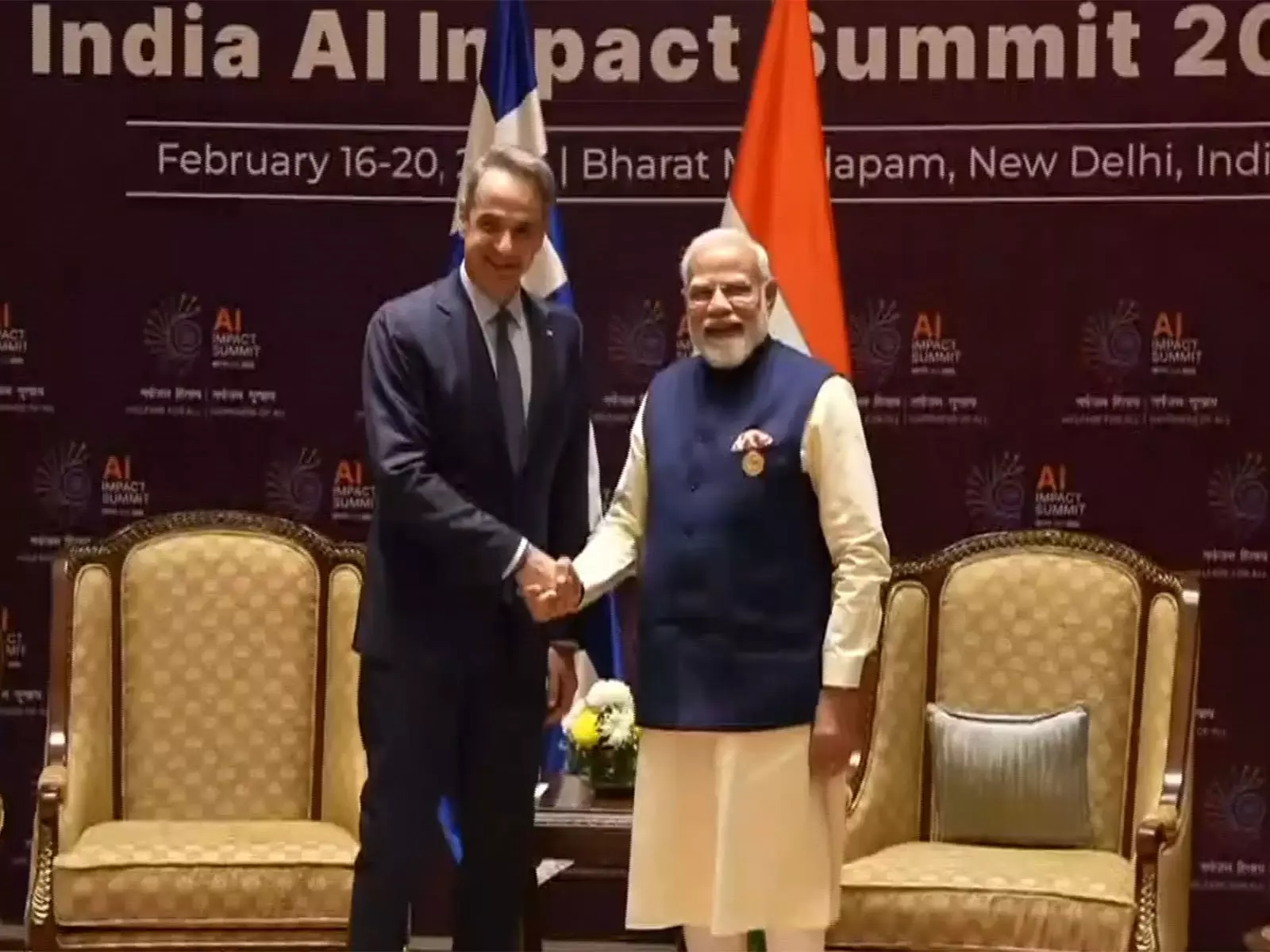 AI शिखर सम्मेलन के बीच प्रधानमंत्री मोदी ने ग्रीस के प्रधानमंत्री के साथ द्विपक्षीय बैठक की AI शिखर सम्मेलन के बीच प्रधानमंत्री मोदी ने ग्रीस के प्रधानमंत्री के साथ द्विपक्षीय बैठक की