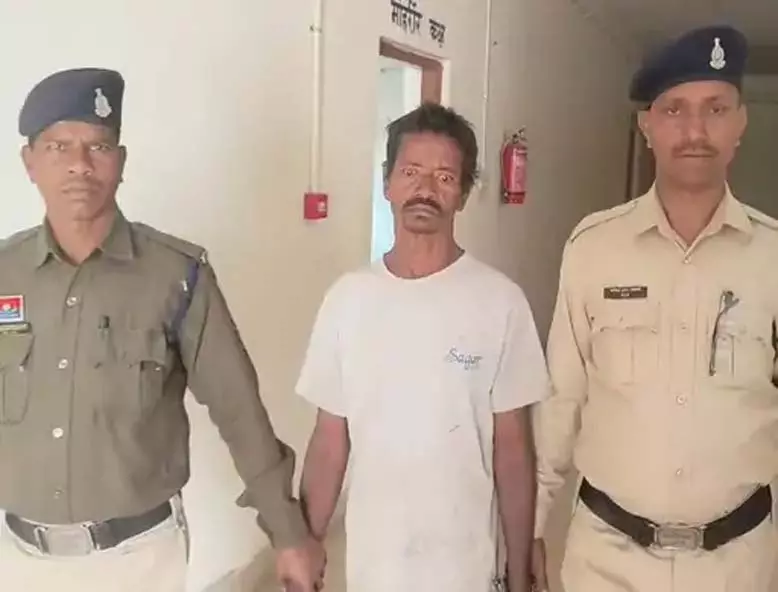 पारिवारिक विवाद में पिता ने बेटी की कुल्हाड़ी मारकर की हत्या, आरोपी गिरफ्तार पारिवारिक विवाद में पिता ने बेटी की कुल्हाड़ी मारकर की हत्या, आरोपी गिरफ्तार