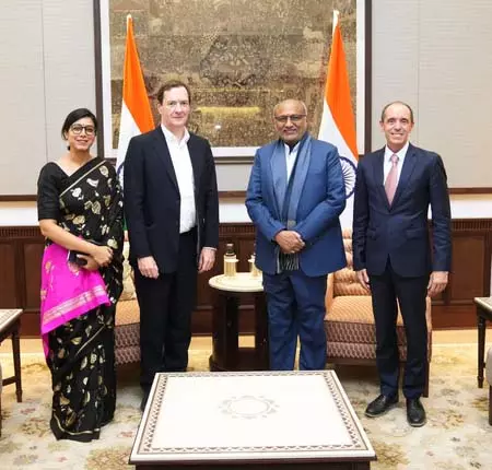 OpenAI के देशों के प्रमुख जॉर्ज ओसबोर्न ने उपराष्ट्रपति राधाकृष्णन से की मुलाकात OpenAI के देशों के प्रमुख जॉर्ज ओसबोर्न ने उपराष्ट्रपति राधाकृष्णन से की मुलाकात