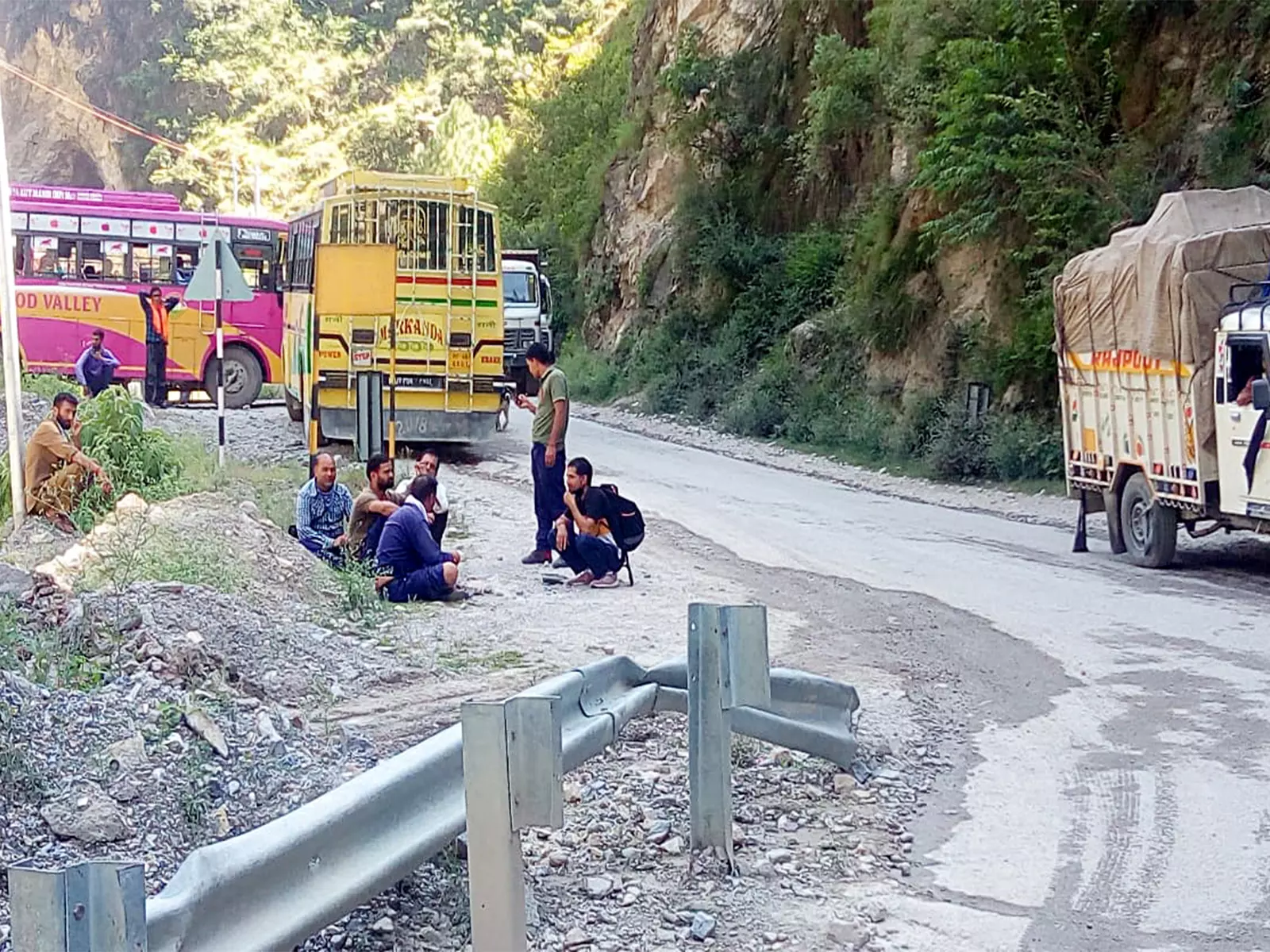 Himachal ने टोल और प्रवेश शुल्क सुधार तेज किए, मुकेश अग्निहोत्री ने पीएम से समर्थन मांगा Himachal ने टोल और प्रवेश शुल्क सुधार तेज किए, मुकेश अग्निहोत्री ने पीएम से समर्थन मांगा