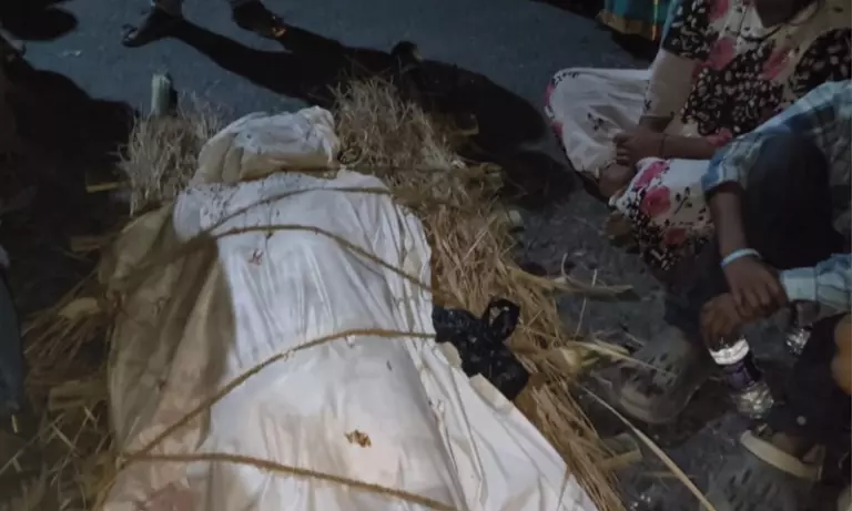 Assam: एक्सीडेंट में घायल की मौत के बाद टिंगराई में हाईवे जाम, इंसाफ की मांग Assam: एक्सीडेंट में घायल की मौत के बाद टिंगराई में हाईवे जाम, इंसाफ की मांग