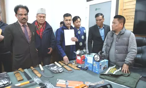 Sikkim: अग्रिम मोर्चे पर तैनात वन कर्मी प्रभावी अग्नि प्रतिक्रिया के लिए तैयार Sikkim: अग्रिम मोर्चे पर तैनात वन कर्मी प्रभावी अग्नि प्रतिक्रिया के लिए तैयार
