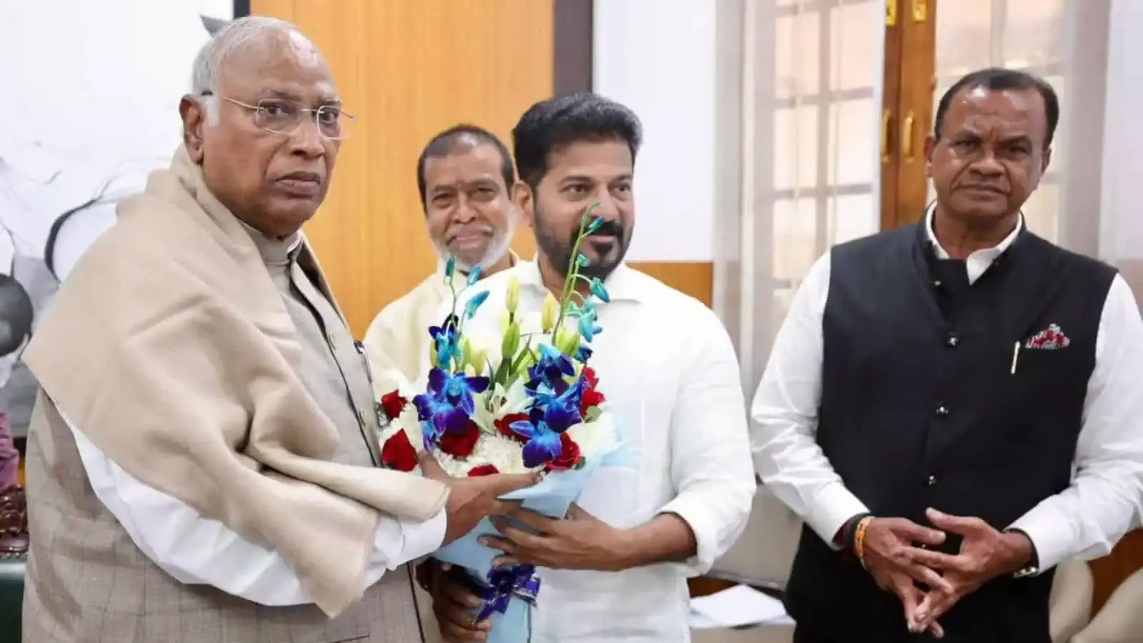 कांग्रेस समावेशी तेलंगाना के लिए प्रतिबद्ध है: Kharge कांग्रेस समावेशी तेलंगाना के लिए प्रतिबद्ध है: Kharge