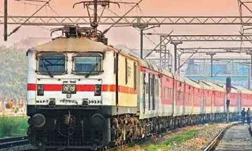 Tamil Nadu : पहली बार, 15 कोच वाली सबअर्बन इलेक्ट्रिक ट्रेन बनाई जा रही है Tamil Nadu : पहली बार, 15 कोच वाली सबअर्बन इलेक्ट्रिक ट्रेन बनाई जा रही है