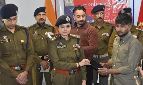Kathua: पुलिस की बड़ी कामयाबी, 86 मोबाइल किए रिकवर, लोगों को राहत Kathua: पुलिस की बड़ी कामयाबी, 86 मोबाइल किए रिकवर, लोगों को राहत