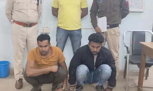 ट्रेलर वाहन से बैटरी चोरी, दो आरोपी गिरफ्तार