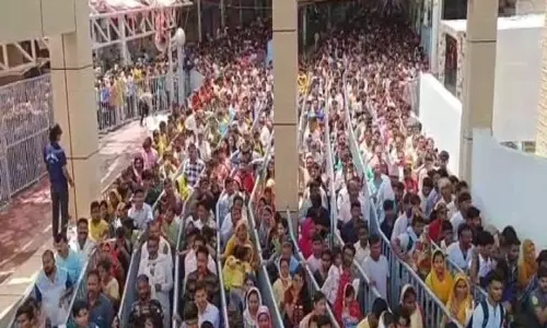 Sikar: 38 किमी पैदल यात्रा करने वाले श्रद्धालुओं के लिए सुरक्षा प्रबंध Sikar: 38 किमी पैदल यात्रा करने वाले श्रद्धालुओं के लिए सुरक्षा प्रबंध