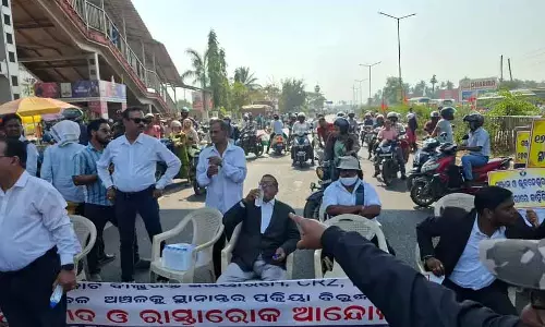 Puri ; मालतीपतापुर में वकीलों ने NH जाम किया, वाहनों की आवाजाही प्रभावित