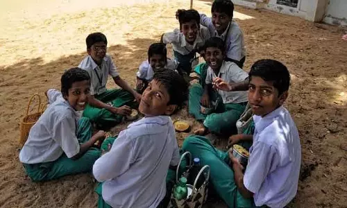 Karnataka : स्कूली शिक्षा, पोषण योजनाओं में बदलाव के लिए प्लान पैनल Karnataka : स्कूली शिक्षा, पोषण योजनाओं में बदलाव के लिए प्लान पैनल
