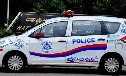 112 Hoysala कर्मियों ने तेज़ी से ऑपरेशन किया; आत्महत्या की कोशिश कर रही महिला को बचाया 112 Hoysala कर्मियों ने तेज़ी से ऑपरेशन किया; आत्महत्या की कोशिश कर रही महिला को बचाया