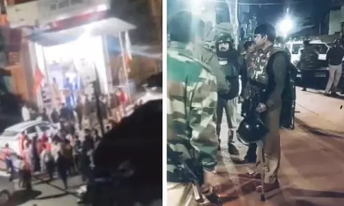 MP : दुर्गा मंदिर में तरावीह की नमाज़ पढ़ने वाले मुसलमानों पर पत्थर और लाठियां बरसाई गई MP : दुर्गा मंदिर में तरावीह की नमाज़ पढ़ने वाले मुसलमानों पर पत्थर और लाठियां बरसाई गई