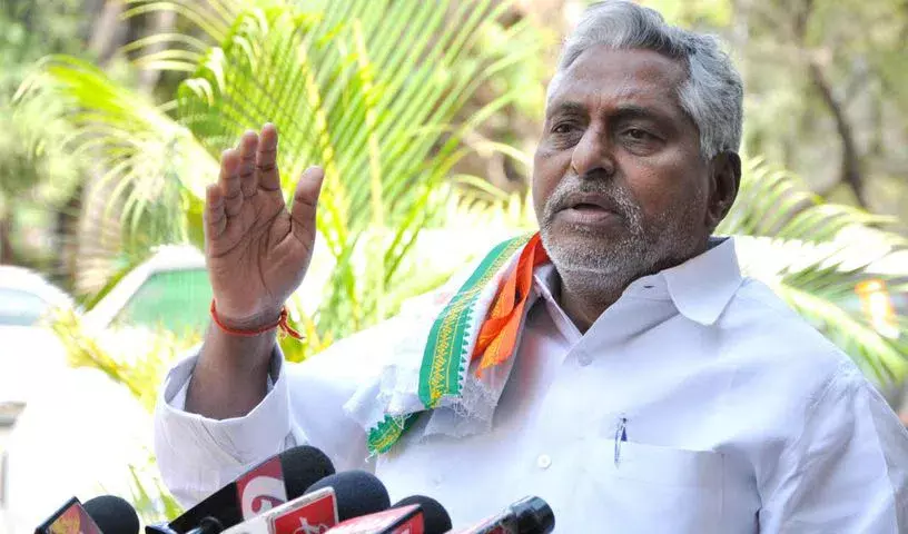 Jagtial: कांग्रेस नेता जीवन रेड्डी फूड पॉइज़निंग के बाद अस्पताल में भर्ती Jagtial: कांग्रेस नेता जीवन रेड्डी फूड पॉइज़निंग के बाद अस्पताल में भर्ती