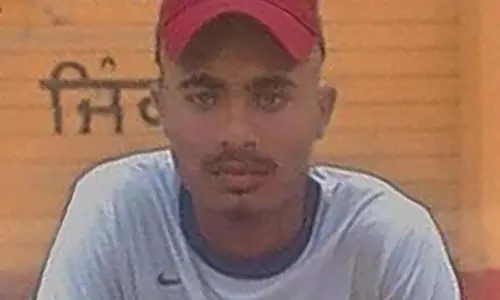 Udhowal में नशे के ओवरडोज से युवक की मौत, गांववालों ने तस्करों को पुलिस के हवाले किया Udhowal में नशे के ओवरडोज से युवक की मौत, गांववालों ने तस्करों को पुलिस के हवाले किया