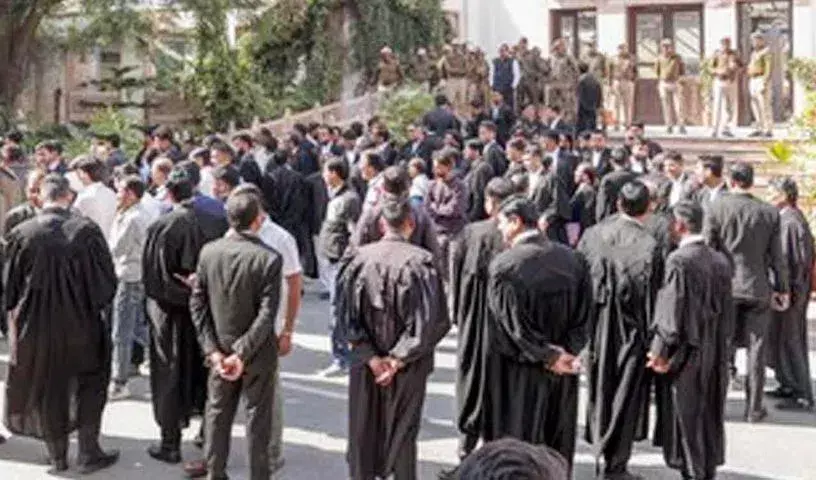 Rajasthan HC की जयपुर बेंच को बम से उड़ाने की धमकी, ईमेल में RDX और CJI के दौरे का ज़िक्र Rajasthan HC की जयपुर बेंच को बम से उड़ाने की धमकी, ईमेल में RDX और CJI के दौरे का ज़िक्र