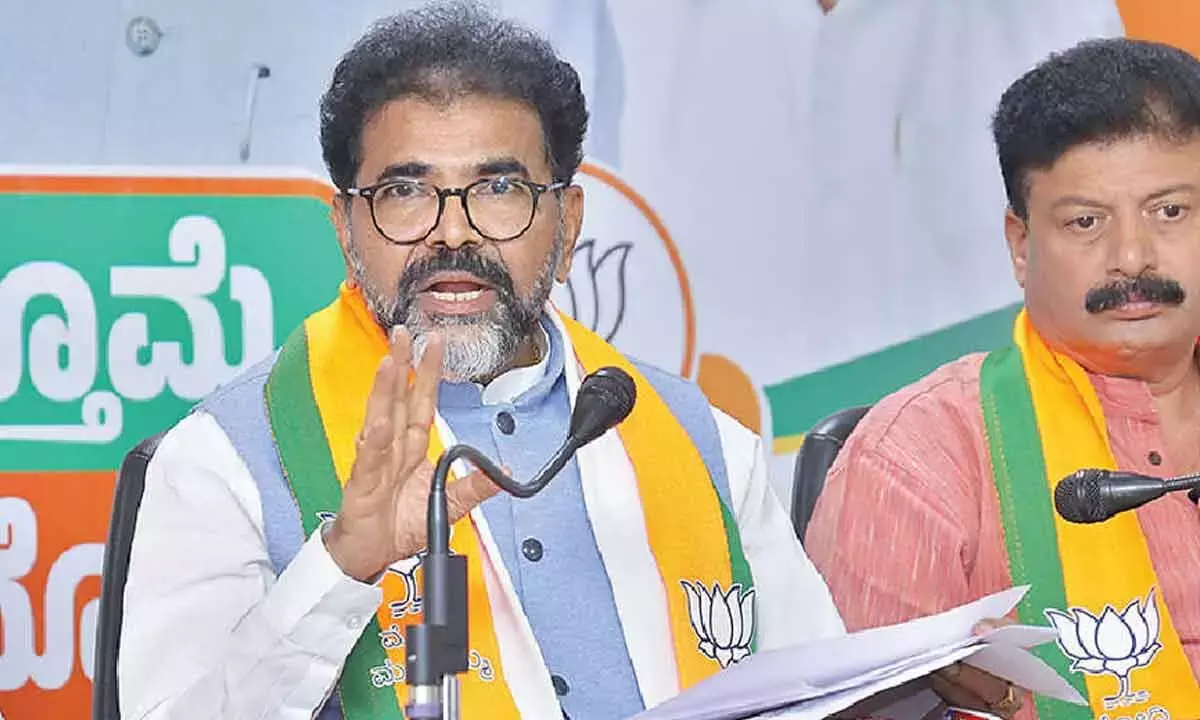 Karnataka: विपक्ष ने कांग्रेस के लिए नागरिक सुविधा स्थलों के दुरुपयोग का आरोप लगाया