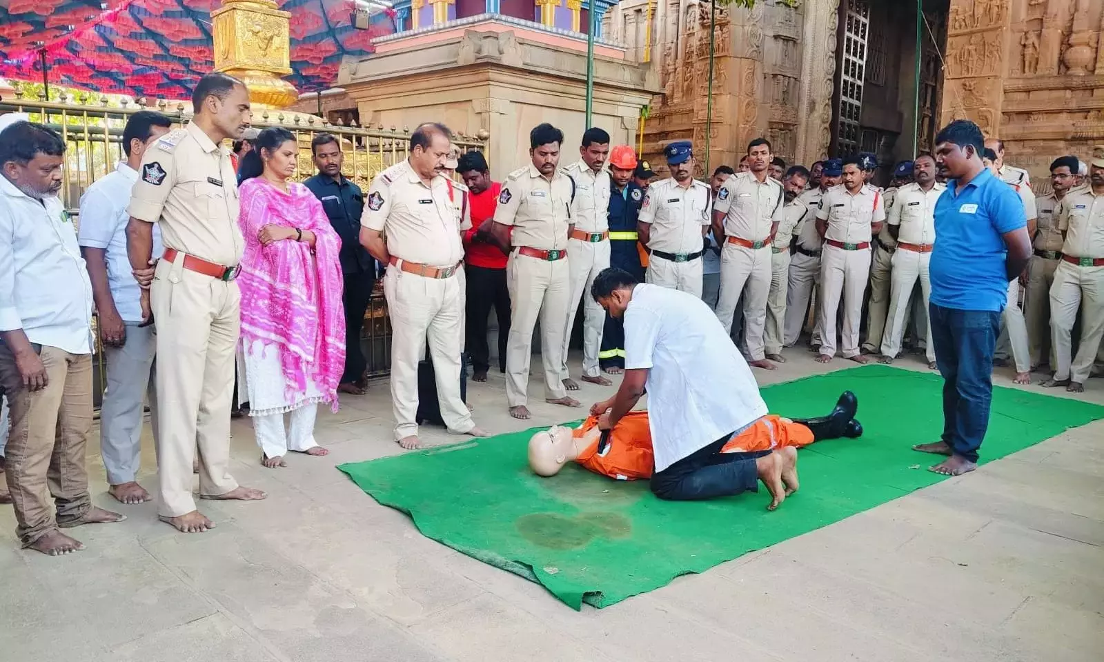 Andhra : ब्रह्मोत्सव से पहले अहोबिलम मंदिर में इमरजेंसी मॉक ड्रिल हुई Andhra : ब्रह्मोत्सव से पहले अहोबिलम मंदिर में इमरजेंसी मॉक ड्रिल हुई