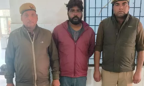 Bareilly: छात्राओं से धोखाधड़ी, प्रधानाचार्य गिरफ्तार Bareilly: छात्राओं से धोखाधड़ी, प्रधानाचार्य गिरफ्तार