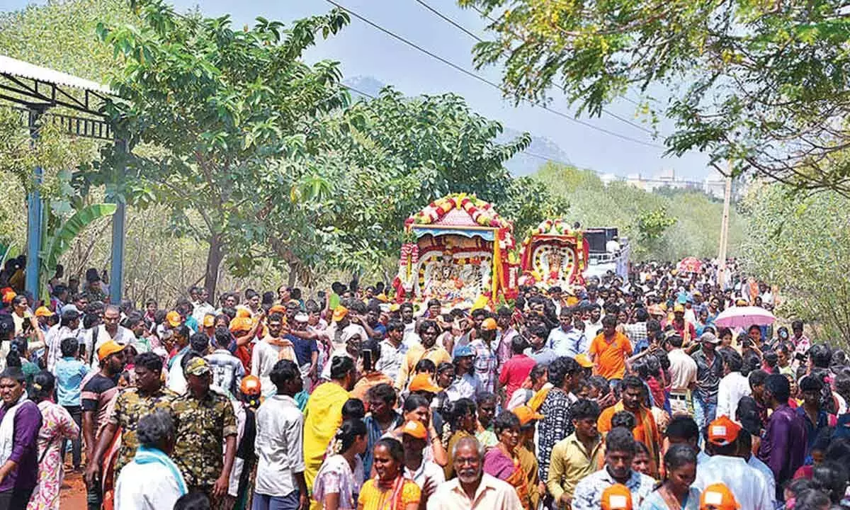 Andhra: श्रीकालहस्ती में कैलाशगिरी गिरि प्रदक्षिणा में आध्यात्मिक उत्साह Andhra: श्रीकालहस्ती में कैलाशगिरी गिरि प्रदक्षिणा में आध्यात्मिक उत्साह