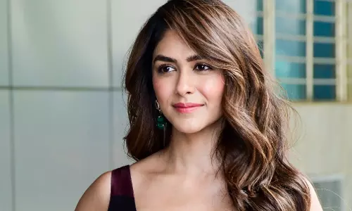 Mrunal Thakur ने युवा पीढ़ी के लिए अपना प्यार भरा संदेश शेयर किया Mrunal Thakur ने युवा पीढ़ी के लिए अपना प्यार भरा संदेश शेयर किया