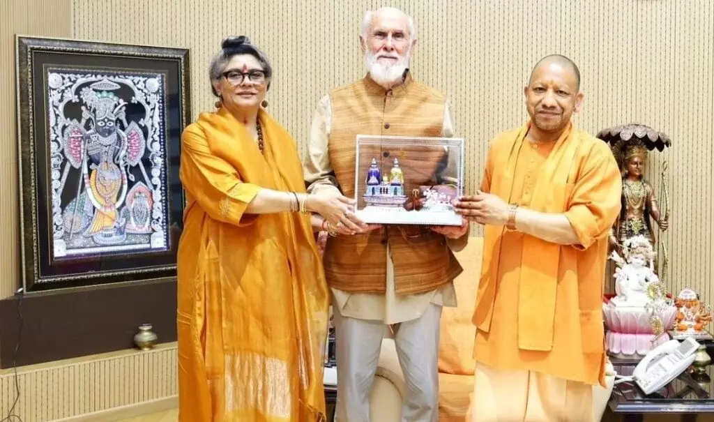 Lucknow: सीएम योगी से मिले वैदिक विद्वान डेविड फ्रोली Lucknow: सीएम योगी से मिले वैदिक विद्वान डेविड फ्रोली