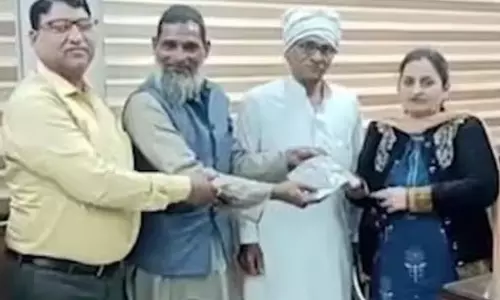 Faridabad के एक शख्स ने सोना कबाड़ समझकर कबाड़ में बेच दिया Faridabad के एक शख्स ने सोना कबाड़ समझकर कबाड़ में बेच दिया