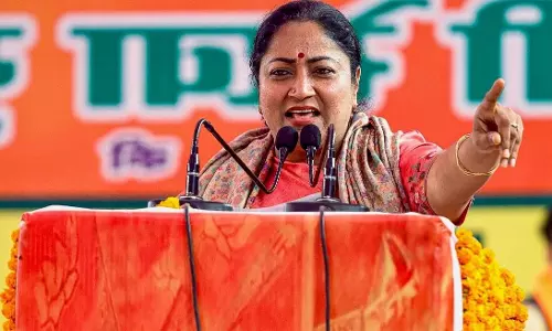 Delhi: सरकार के एक साल पर सियासी चर्चा तेज Delhi: सरकार के एक साल पर सियासी चर्चा तेज